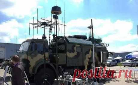 ОПК: Взлом беспилотника займет у комплекса РЭБ «Шиповник-АЭРО» секунду
~~~~~~~~~~~~~~~~~~~~~~~~~~~~~~~~~~~~~~~~~~~~~~~~~~~~~~~~
Новейший комплекс радиоэлектронной борьбы «Шиповник-АЭРО», который может взламывать бортовые системы беспилотников и брать их под контроль, будет выпускаться серийно через несколько лет, заявили в Объединенной приборостроительной корпорации.
«Сейчас идет расширение его возможностей, планируется увеличить радиус действия и скорость взлома систем. Мы планируем выйти на с