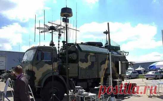 ОПК: Взлом беспилотника займет у комплекса РЭБ «Шиповник-АЭРО» секунду
~~~~~~~~~~~~~~~~~~~~~~~~~~~~~~~~~~~~~~~~~~~~~~~~~~~~~~~~
Новейший комплекс радиоэлектронной борьбы «Шиповник-АЭРО», который может взламывать бортовые системы беспилотников и брать их под контроль, будет выпускаться серийно через несколько лет, заявили в Объединенной приборостроительной корпорации.
«Сейчас идет расширение его возможностей, планируется увеличить радиус действия и скорость взлома систем. Мы планируем выйти на с