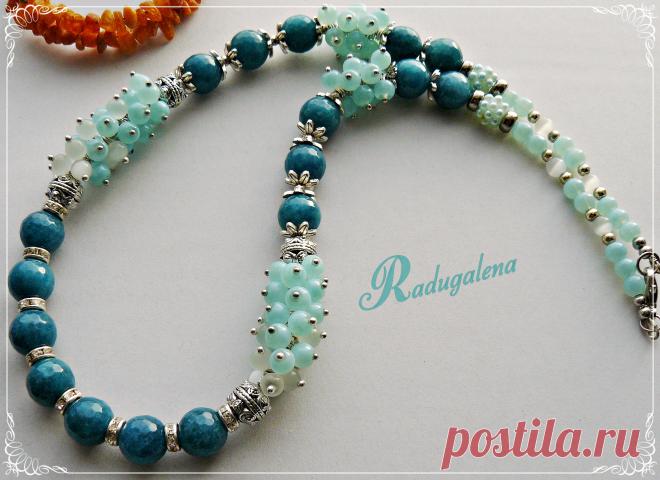 Бусы в серо-голубых тонах