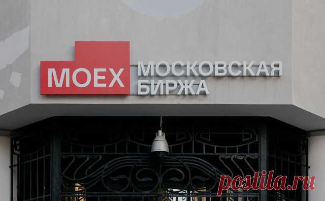 Мосбиржа предложила освободить инвесторов в IPO от налогов на дивиденды. Инвесторов в акции на IPO на 3-5 лет можно освободить от налогов на доходы в виде дивидендов. Такое предложение в Думе озвучила GR-директор Мосбиржи. Также можно дать налоговые льготы акционерам, продающим пакеты на бирже