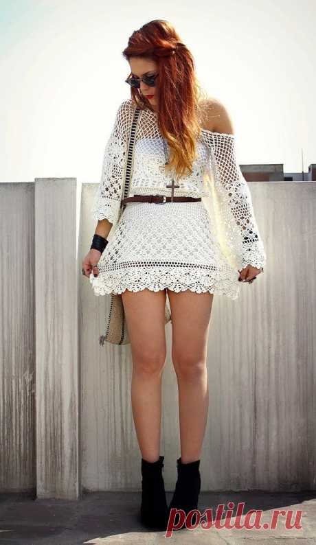 Нарядная туника (платье) с рукавом реглан крючком.