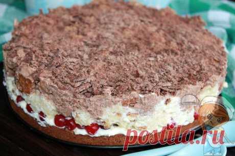Торт с клюквой Ксюша - рецепт слоеного клюквенного торта Невероятный слоеный торт с клюквой «Ксюша» станет грандиозным лакомством для праздничного чаепития. В нем два вида крема и много спелой витаминной клюквы.