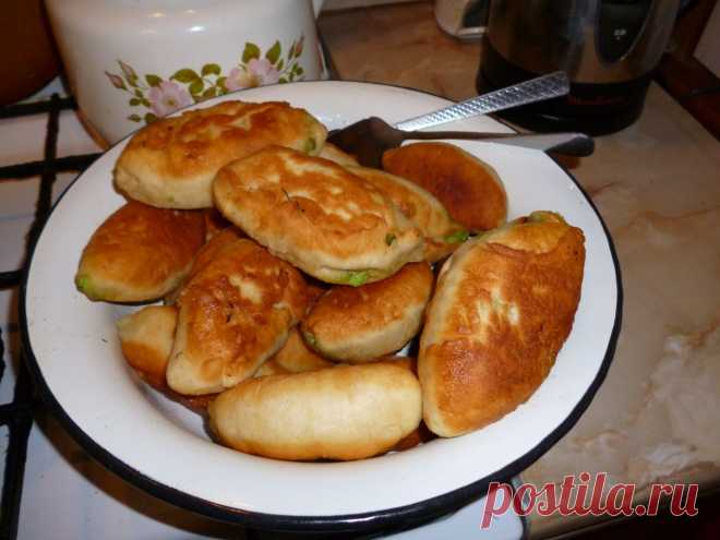 Мамины пирожки.С зеленым луком и яйцом