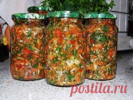 Заправка для солянок и рассольников

Ингредиенты:

Огурцы - 2 кг
Лук репчатый - 300 г
Морковь - 300 г
Чеснок - 1 головка
Укроп, петрушка - по вкусу
Сахар - 3 ст. л.
Соль - 1,5-2 ст. л.
Уксус 9 % - 7 ст. л.
Растительное масло - 1 стакан

Приготовление:

Режем зелень, огурцы и лук кубиками. Морковь - на терке, чеснок - на давилке. Добавляем 3 ст. ложки сахара, 1,5-2 ст. ложки соли, 7 ст. ложек уксуса 9%, 1 стакан растительного масла. Все хорошо перемешиваем и оставляем на 3-...