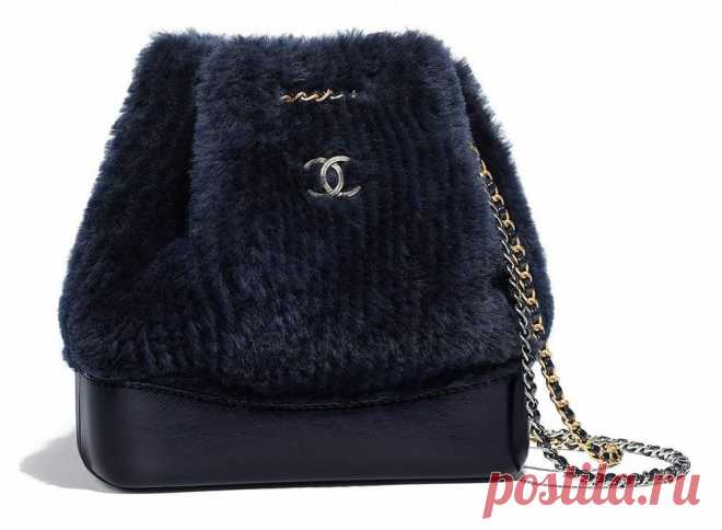 See Photos and Prices of 95 Brand New Chanel Bags from Metiers d’Art 2018, in Boutiques Now #Chanelhandbags #chanelbackpackprice