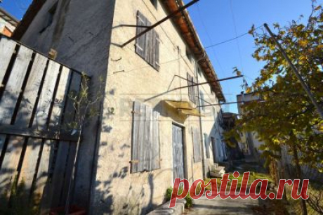 Casa indipendente Contrada Cremenzi, Valdagno | 2 locali | 123 m² VALDAGNO - Castello: potrai ristrutturare a tuo piacimento questa casetta affiancata di 123 mq., ins...