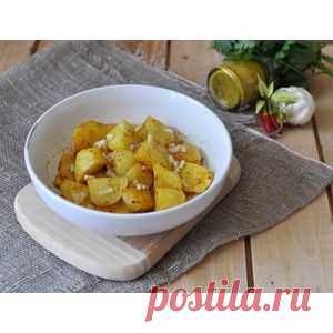 Пряный золотистый картофель в микроволновке