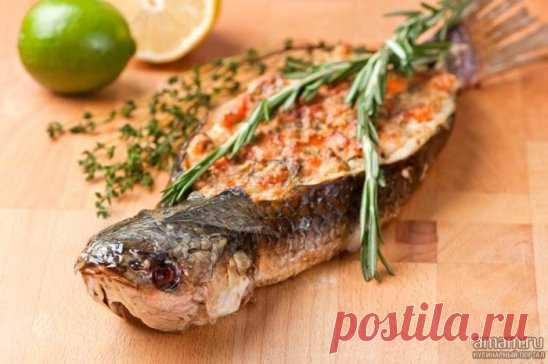 КЕФАЛЬ, ФАРШИРОВАННАЯ ОРЕХАМИ ПО-АДЖАРСКИ
Состав: 
1) Свежая кефаль – 200 гр.
2) Грецкий орех – 20 гр.
3) Чеснок – 5 гр.
4) Репчатый лук – 25 гр.
5) Кинза – 5 гр.
6) Мука – 5 гр.
7) Растительное масло – 5 гр.
8) Масло топленое – 5 гр.
9) Соль
10) Специи по своему вкусу 
На берегу Черного моря раскинулась солнечная республика Грузии Аджария. Величественные горы, прекрасные пляжи, мягкий климат и необыкновенное теплое гостеприимство местного населения делают это место поистине райским уголком.