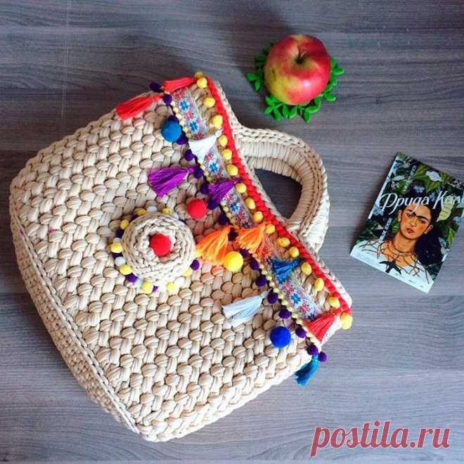 Публикация Ярмарка Мастеров: handmade,арт в Instagram • Май 7 2017 в 7:08 UTC 1,599 отметок «Нравится», 8 комментариев — Ярмарка Мастеров: handmade,арт (@livemaster_ru) в Instagram: «Яркая сумка «Фрида» из трикотажной пряжи в магазине Denisenkobrand  Узнать цену и купить можно по…»