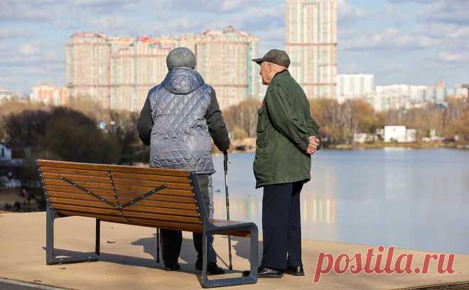 Работающим пенсионерам проиндексировали пенсию. Страховая пенсия у работающих пенсионеров выросла на 437,07 руб.