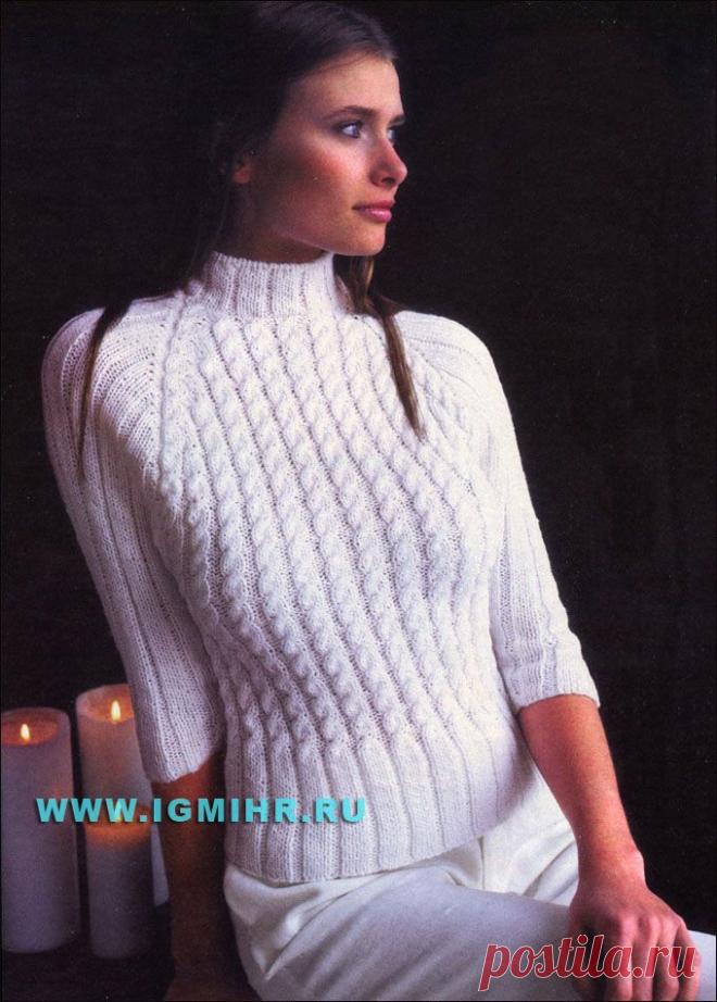 Белый свитер-реглан со жгутами "Снежный вихрь". Спицы