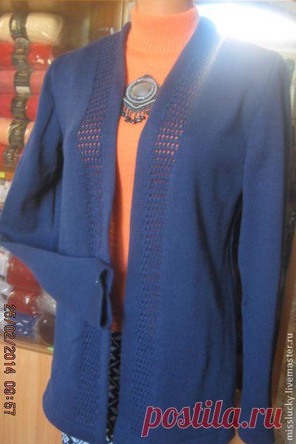 Нежный, уютный кардиган из Итальянской пряжи с хлопком смотрится благородно, уютно и мягко.
Модель хорошо сочетается с юбками, а так же с узкими джинсами и брюками. Красиво смотрится застегнутым и нараспашку.
На заказ могу выполнить в другом цвете.