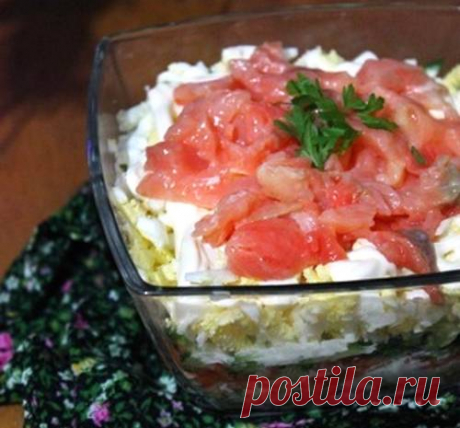 Салат «Праздник» с огурцом, картофелем и сёмгой / Простые рецепты