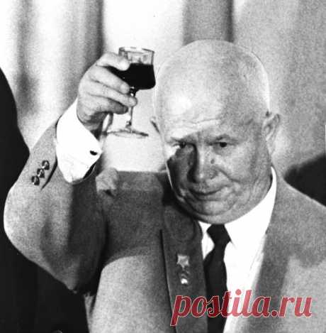 Почему Хрущев отдал Крым Украине?