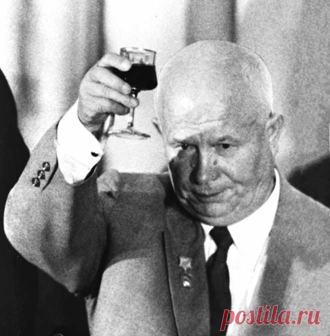 Почему Хрущев отдал Крым Украине?
