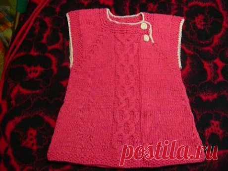 Безрукавка детская с аранами спицами./Children's tank top knitting