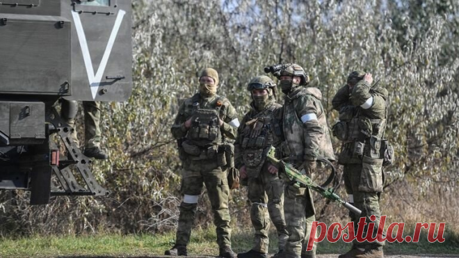 На левобережье Херсонской области выстраивают надежную линию обороны РИА Новости. Российские войска создают линию обороны на левом берегу Днепра, сообщила РИА Новости заместитель главы администрации Херсонской области Екатерина Губарева. «Выстраивается надежная линия обороны, возводятся различного рода укрепления», — сказала она. По ее словам, это происходит по всему левому берегу Днепра на территории области. При маневре российских войск также присутствовали корреспондент...