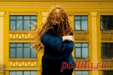 Эти слова используют не к месту! Не говорите так, чтобы не потерять лицо! Некоторые слова люди употребляют не по назначению. Проверьте, вы точно знаете их значение? А то некоторые стараются показать уровень эрудиции, но не всегда...