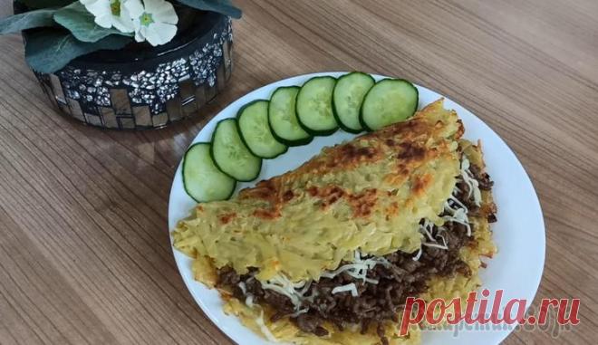 Картофель +фарш = большой драник с мясом Всем привет! Если у Вас есть картошка ,фарш и еще несколько ингредиентов, предлагаю приготовить вкусное и сытное блюдо для обеда или ужина.Большой драник готовится на основе картофеля с начинкой из мя...