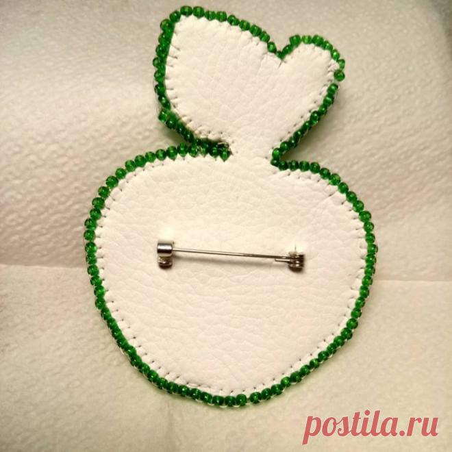 Брошь ручной работы.