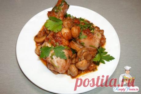 Куриные голени по-лионски | Ваши любимые рецепты
куриные голени 700 г.
лук 1 шт.
чеснок 3 зубка
томатная паста 2 ст.л.
грибы 200 г.
красное сухое вино 50 мл.
соль по вкус
черный молотый перец по вкусу
тимьян по вкусу
петрушка по вкусу
лавровый лист 1 шт.
растительное масло для жарки