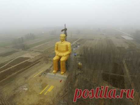 В Китае снесли огромную статую Мао Цзэдуна