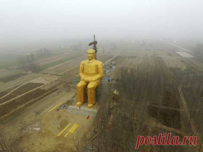 В Китае снесли огромную статую Мао Цзэдуна