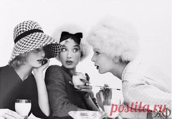 По селу идут три бабы... Улыбнемся))