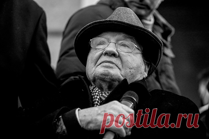 Умер открывший ВИЧ вирусолог Люк Монтанье. Вирусолог Люк Монтанье, один из первооткрывателей вируса иммунодефицита человека (ВИЧ) и лауреат Нобелевской премии по медицине 2008 года, скончался во вторник, 8 февраля, в возрасте 89 лет. В момент смерти ученый находился в коммуне Нейи-сюр-Сен на окраине Парижа. О причинах смерти не сообщается.