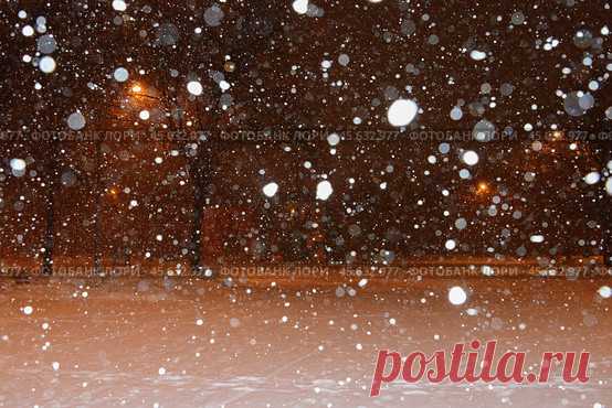 Full frame shot of snow covered land at night city park. Парк имени 50-летия Октября. Стоковое фото, фотограф Ilaronsia / Фотобанк Лори
