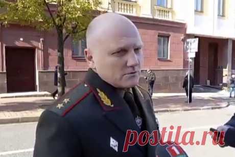 Председатель КГБ Белоруссии пообещал не оставить без ответа убийство сотрудника. Председатель КГБ Белоруссии Иван Тертель пообещал не оставить без ответа убийство сотрудника Дмитрия Федосюка, застреленного при штурме квартиры в Минске. «Мы знаем, кто является вдохновителем этого, и считаем, что они перешли красную черту. Мы без ответа эту ситуацию не оставим», — сказал Тертель.