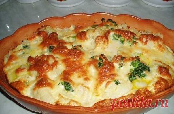 СУПЕР ВКУСНЯТИНА ИЗ КАБАЧКА ЗА 5 МИНУТ!

Нежная запеканка из кабачка

Вам потребуется:

Кабачок — 1 шт.
Фарш — 300 г
Помидоры среднего размера — 3–4 шт.
Репчатый лук — 1 шт.
Яйца куриные — 2 шт.
Сметана — 100 г
Сыр — 100 г
Томатная паста — 2 ст. л.
Соль, перец черный молотый по вкусу
Масло растительное

Как готовить:

1. Любой мясной фарш (я использовала свиной) обжариваем в растительном масле на медленном огне. Солим, перчим по вкусу.
2. Репчатый лук измельчаем. Добавляем...