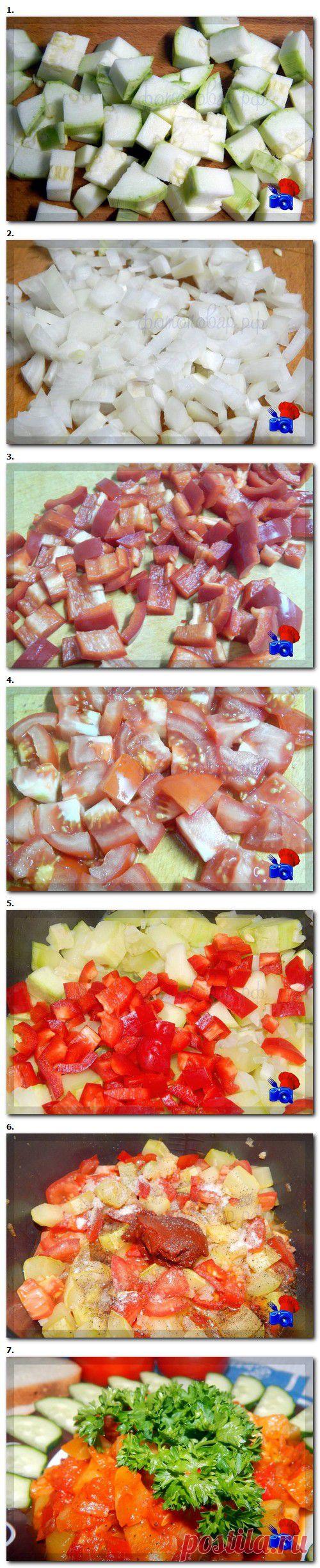 Овощи «Рататуй», или овощное рагу с кабачками - тушеные овощи, замечательное летнее блюдо, вкусное и незамысловатое, готовится быстро. Можно кушать горячим, но нашей семье особенно нравится в холодном виде, если немного размять овощи вилкой – то можно намазывать на хлеб.  Можно сделать блюдо пикантным, добавив молотый красный перец, или мелко порезанную острую перчинку, давленый чесночок.