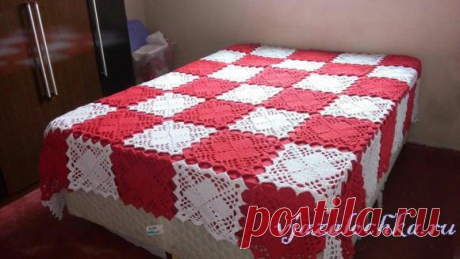Плед квадратными мотивами крючком