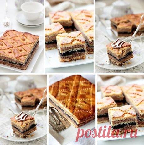 Флуден с орехами и маком.

Характерное для австро-венгерской кухни песочное тесто с дрожжами вместо разрыхлителя и две начинки — мак и ореховый крем – великолепно сочетаются друг с другом, цедра цитрусовых добавляет не только вкус и аромат, но и настроение праздника. Флуден получился не только очень вкусным и ароматным, но красивым.
Настоящее наслаждение для любителей орехов и песочного печенья!
Флудном (один из видов традиционной сладкой еврейской выпечки) я всегда считал...