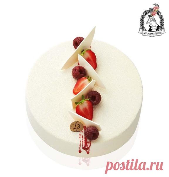 Торт “Рубис” от Лорана Дюшена -- Бисквит муслин с малиновой пропиткой, малиновое кули, мусс на белом шоколаде, велюровое покрытие -- Автор: Лоран Дюшен