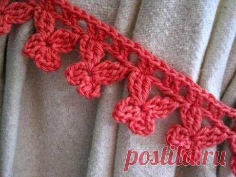 Кайма с бабочками