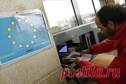ЕС решил поэтапно интегрировать две страны в Шенген. Страны Европейского союза (ЕС) решили отменить пограничный контроль внутри Шенгенской зоны для Румынии и Болгарии на морских и воздушных границах с марта 2024 года. Решение принято единогласно, отмечается в сообщении Еврокомиссии. При этом отмечается, что на сухопутных границах такой контроль пока сохраняется.