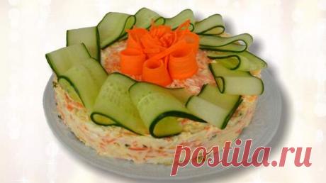 Кабачковый торт с начинкой - Узнал сам расскажи другому все самое интересное - медиаплатформа МирТесен YouTube 6:09 Приветствую! Предлагаю вашему вниманию рецепт кабачкового тортика с начинкой в своей интерпретацией :)) Для кабачковых коржей нам понадобится: 3 кабачка или цукини, Примерно 50-70 гр. сыра, 2 яйца, мука. (количество муки вы определяете сами. Должна быть такая клейкая, плотная