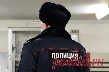 12-летний российский школьник застрелил 14-летнего знакомого из ружья. В Красноярском крае из-за убийства 14-летнего подростка завели уголовное дело. В деревне Рудяное 12-летний подросток взял из сейфа ружье «Вепрь», принадлежавшее дедушке, и вместе с приятелем отправился пострелять ворон. В ходе охоты на пернатых он случайно попал в приятелю в голову.