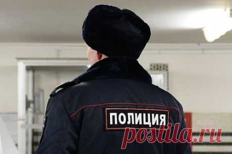 12-летний российский школьник застрелил 14-летнего знакомого из ружья. В Красноярском крае из-за убийства 14-летнего подростка завели уголовное дело. В деревне Рудяное 12-летний подросток взял из сейфа ружье «Вепрь», принадлежавшее дедушке, и вместе с приятелем отправился пострелять ворон. В ходе охоты на пернатых он случайно попал в приятелю в голову.