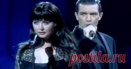 Великолепное исполнение: Lara Fabian & Antonio Banderas «Я больна тобой» 


 
Лара Фабиан (Лара Крокарт) появилась на свет в бельгийском городе в семье сицилийки и фламандца. Лара с семьей жила в Сицилии. Уже в возрасте 14-ти лет она начала выступать вместе со своим папой-…