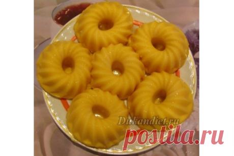 Суфле из тыквы Сах.зам по вкусу (у кого-то тыква сладкая, а у кого-то нет, поэтому смотрите сами сколько Вам сах.зама нужно добавить). У меня сладкая, поэтому я не добавляла сах.зам.

Желатин замочить в молоке (по инструкции на упаковке). 

Тыкву нарезать на кубики, отварить или запечь в духовке до мягкости.

Блендером превратить в пюре тыкву вместе с йогуртом и сах.замом (у меня в таблетках, поэтому я растирала в порошок).
Молоко с желатином нагреть до растворения желатин...