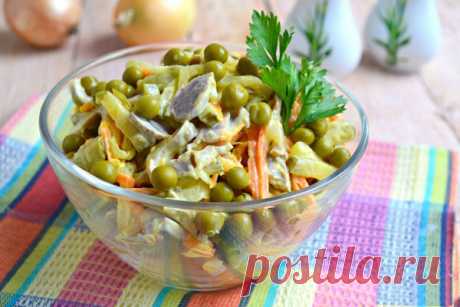 Салат из куриных желудочков с горошком и овощами — Моя кухня