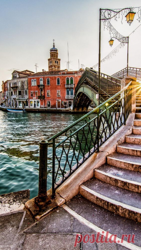 passport-life: Murano | Italy (Province of Venice) oooh that’s where they make all that pretty art glass…  |  Pinterest