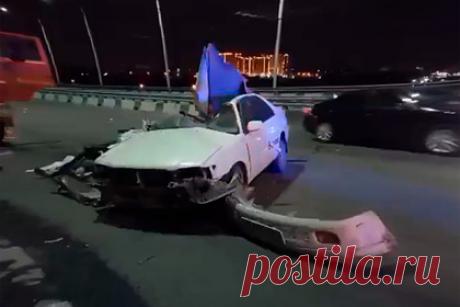 Россиянин попал в ДТП, попытался скрыться от полиции и разбился насмерть. В Иркутске водитель попал в ДТП, пытался скрыться от инспекторов ГИБДД и разбился насмерть. Об этом сообщается на сайте регионального управления МВД. По данным ведомства, водитель Toyota во время дрифта врезался в дорожно-уборочную машину на большой скорости рядом с торговым центром. Это заметили сотрудники полиции.