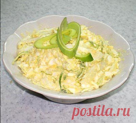 Салат &quot;Чесночные кальмары с сыром&quot;