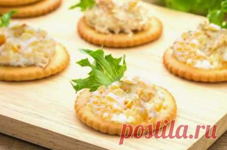 Канапе с курицей и ананасами на крекерах — Дачный участок