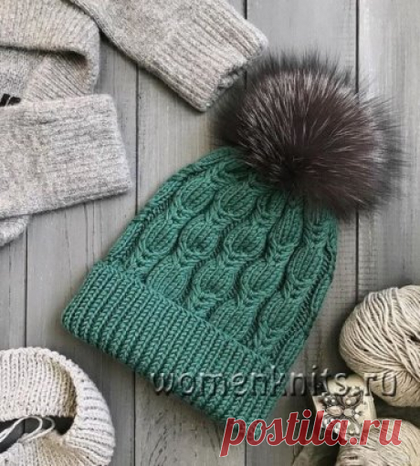 Зеленая шапочка спицами с меховой кисточкой
Схема: https://womanknits.ru/vyazanie-dlya-zhenshchin/shapki-berety/zelenaya-shapochka-spicami-s-mekhovoj-kistochkoj