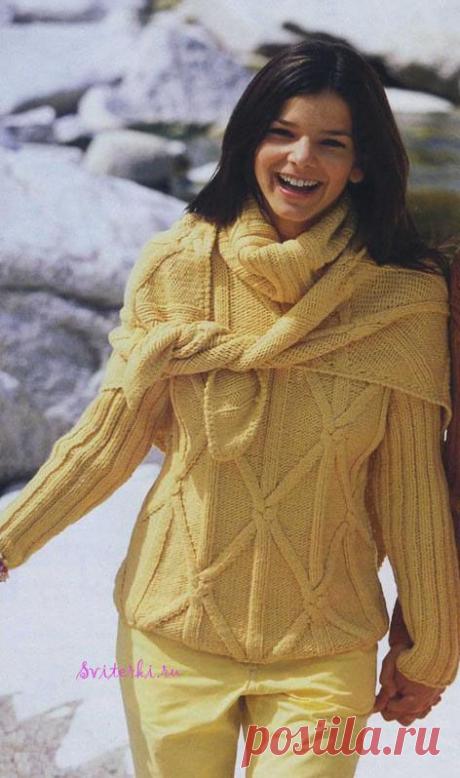 Вязаный женский свитер и вязаный платок спицами цвета мимозы